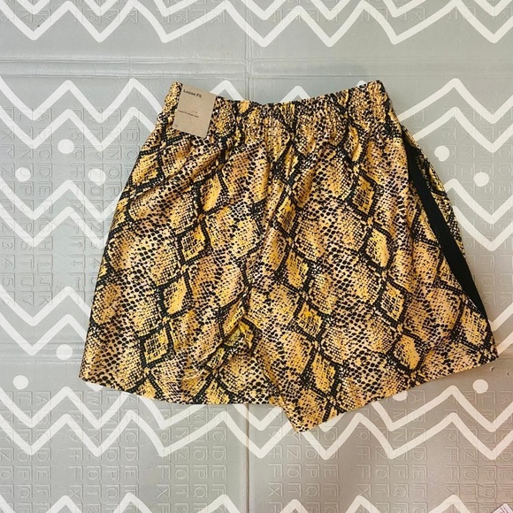 Nike limited edition animal snake print shorts - Picture 5 of 6